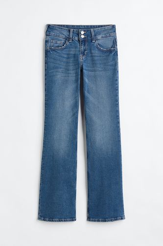 Flared Low Jeans Blau, Straight in Größe 46. Farbe: - H&M - Modalova