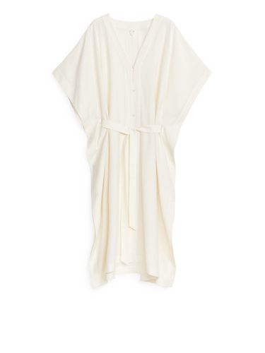 Kimonokleid in Crinkle-Optik Weiß, Alltagskleider Größe M/L. Farbe: - Arket - Modalova