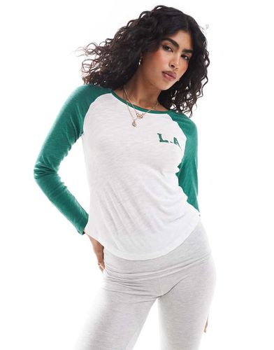 Cotton On - Top a maniche lunghe con maniche raglan e stampa "LA" - Cotton:On - Modalova