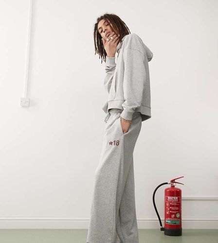 Joggers oversize mélange con stampa bordeaux e polsini in coordinato - Collusion - Modalova