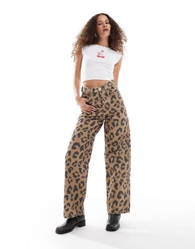 X002 - Jeans larghi slavati con stampa leopardata - Collusion - Modalova