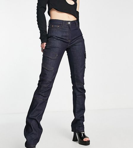 X011 - Jeans cargo dritti multitasche a vita medio alta lavaggio greggio stile Y2K - Collusion - Modalova