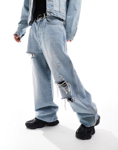X015 - Jeans larghi a vita bassa lavaggio chiaro con strappi in coordinato - Collusion - Modalova