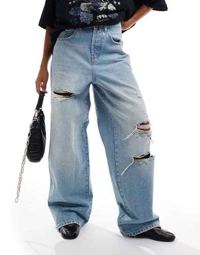 X015 - Jeans super baggy a vita bassa lavaggio chiaro con strappi in coordinato - Collusion - Modalova