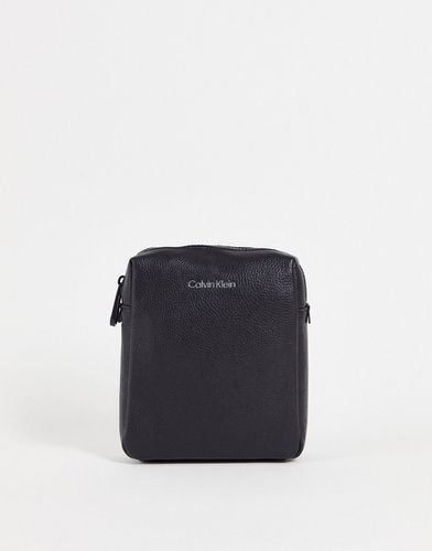 Borsa nera classica a tracolla - Calvin Klein - Modalova