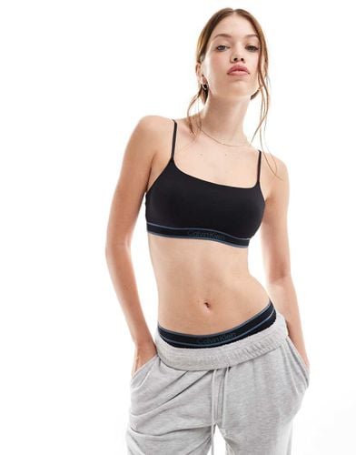 Brassière nera in cotone con fodera leggera, scollo ampio e fascia con logo tono su tono - Calvin Klein - Modalova