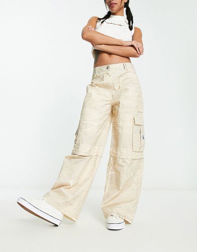 Pantaloni cargo ampi con stampa di paesaggio - Calvin Klein Jeans - Modalova