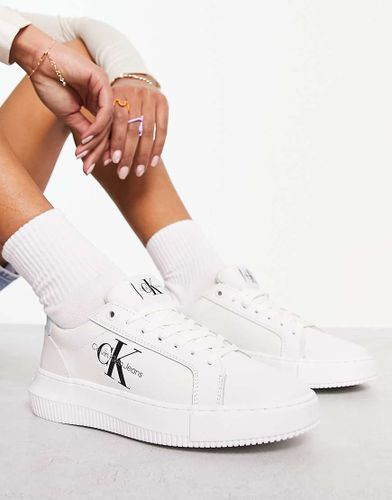 Sneakers bianche cupsole con logo a monogramma e suola spessa - Calvin Klein Jeans - Modalova