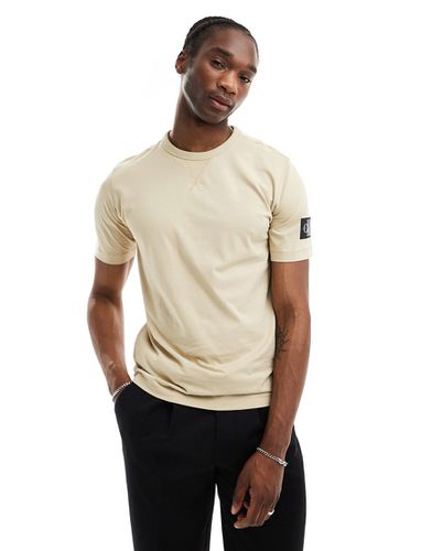 T-shirt beige con logo - Calvin Klein Jeans - Modalova
