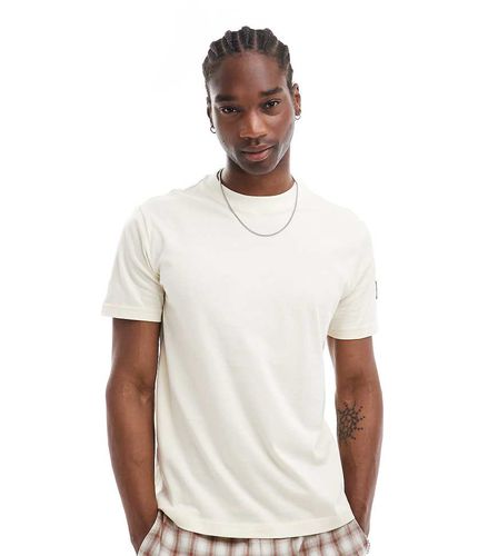 Jeans - T-shirt beige con stemma - In esclusiva per ASOS - Calvin Klein - Modalova