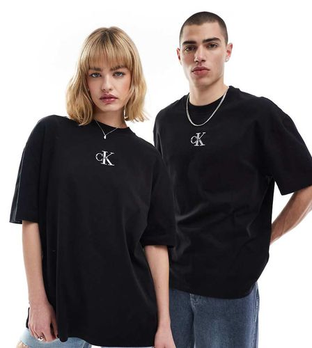 T-shirt nera oversize - In esclusiva per ASOS - Calvin Klein Jeans - Modalova