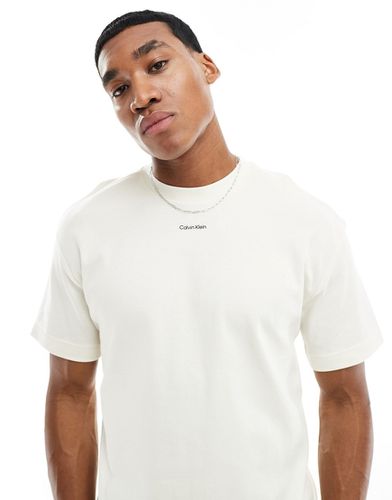 T-shirt con logo centrale bianca - Calvin Klein - Modalova
