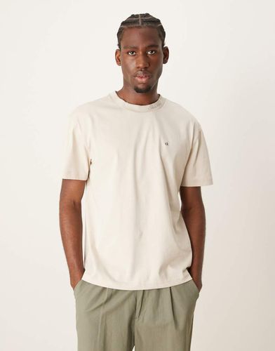 T-shirt beige con logo sul collo - Calvin Klein - Modalova