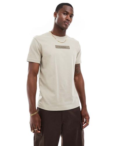 T-shirt beige con ricamo del logo - Calvin Klein - Modalova