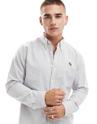 Camicia Oxford scuro a righe con logo - Abercrombie & Fitch - Modalova