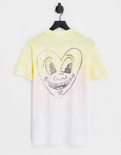 Pride Capsule - T-shirt tie-dye con stampa di cuore di Keith Haring sul retro - Abercrombie & Fitch - Modalova