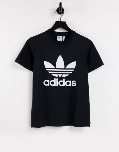 T-shirt nera con trifoglio grande - adidas Originals - Modalova