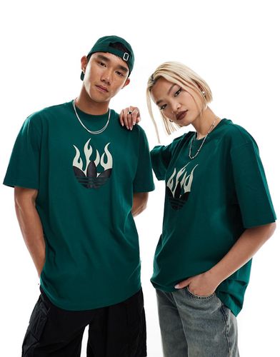 T-shirt unisex con logo del trifoglio in fiamme - adidas Originals - Modalova