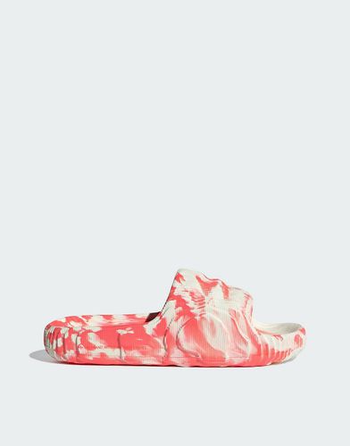 Adilette 22 - Sliders bianco e rosso marmorizzato - adidas Originals - Modalova