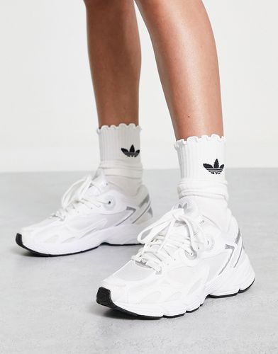 Astir - Sneakers bianche con dettagli argento - adidas Originals - Modalova