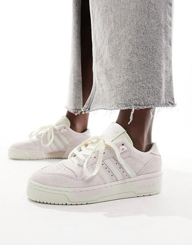 Rivalry - Sneakers beige e bianco sporco - adidas Originals - Modalova