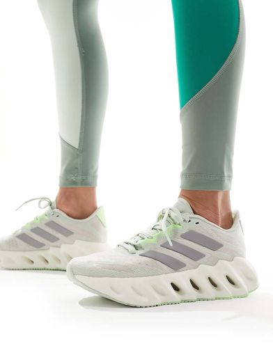 Adidas - Running Switch FWD - Sneakers tenue e argento - adidas performance - Modalova