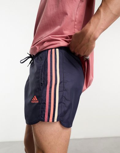 Adidas - Swim - Pantaloncini da bagno rétro con 3 strisce e spacco - adidas performance - Modalova