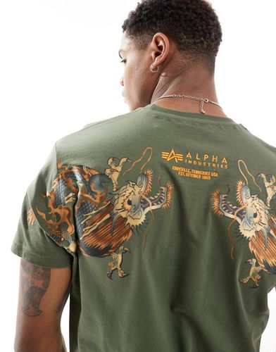 Alpha - T-shirt oliva scuro con stampa di drago sul retro - Alpha Industries - Modalova