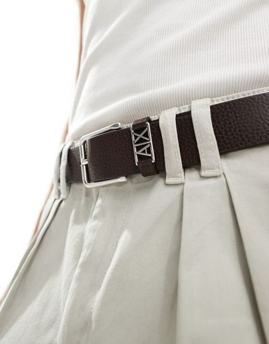 Cintura in pelle scuro con logo in metallo - Armani Exchange - Modalova