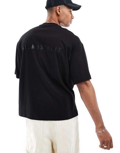 T-shirt squadrata nera con logo piccolo - Armani Exchange - Modalova