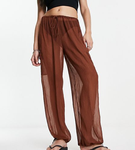 Pantaloni in tessuto stropicciato trasparente con fondo arricciato color cioccolato - AsYou - Modalova