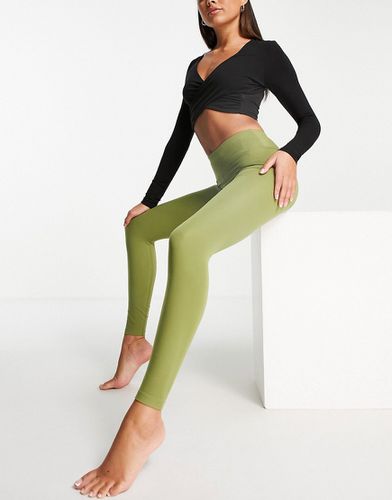 Leggings kaki da yoga con logo - ASOS - Modalova