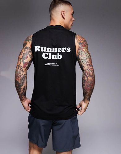 Run Club - Top senza maniche oversize in tessuto tecnico quick dry con stampa sul retro - ASOS - Modalova