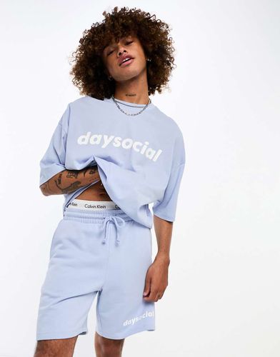 ASOS Daysocial - Pantaloncini comodi con stampa del logo in coordinato - ASOS DESIGN - Modalova