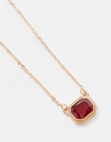 Collana dorata con ciondolo squadrato con pietra rossa - ASOS DESIGN - Modalova