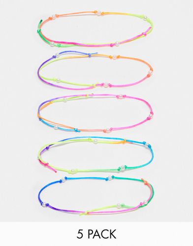 Confezione da 5 bracciali in corda con perline - ASOS DESIGN - Modalova