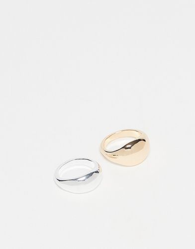 Confezione da 2 anelli con design bombato in metalli misti - ASOS DESIGN - Modalova