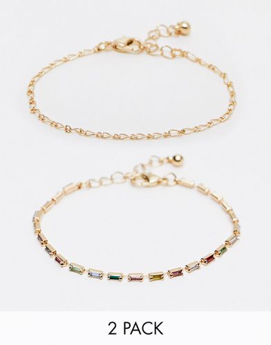 Confezione da 2 braccialetti color con cristalli arcobaleno a baguette - ASOS DESIGN - Modalova