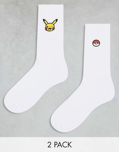 Confezione da 2 paia di calzini bianchi con ricami Pokémon - ASOS DESIGN - Modalova