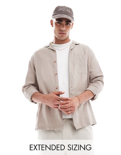 Camicia vestibilità comoda con rever in misto lino color pietra con tasca applicata - ASOS DESIGN - Modalova