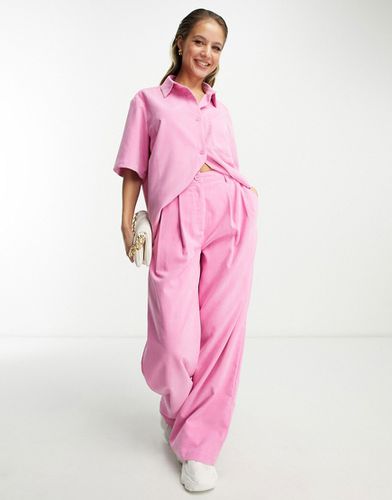 Camicia drappeggiata stile bowling in velluto a costine rosa in coordinato - ASOS DESIGN - Modalova