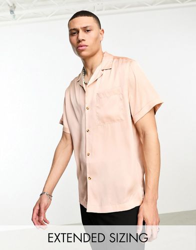 Camicia in raso con colletto a rever color pesca - ASOS DESIGN - Modalova