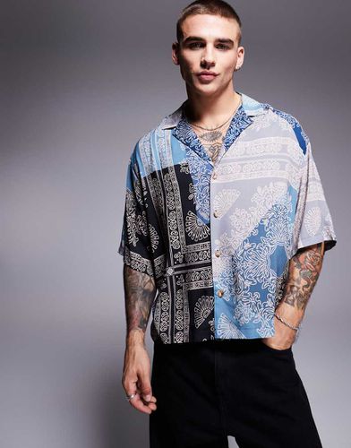 Camicia squadrata oversize con rever e stampa mista stile bandana - ASOS DESIGN - Modalova