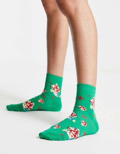 Christmas - Calzini alla caviglia verdi con stampa di funghi - ASOS DESIGN - Modalova