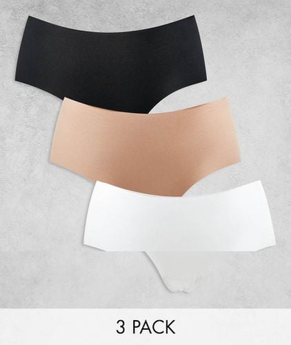 Curve - Confezione da 3 culotte a vita bassa nere bianche e beige invisibili - ASOS DESIGN - Modalova