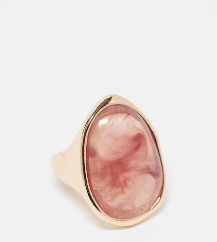 ASOS DESIGN Curve - Anello dorato con pietra semipreziosa rosa - ASOS Curve - Modalova