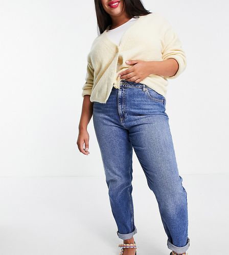 ASOS DESIGN Curve - Farleigh - Mom jeans slim a vita alta lavaggio medio authentic - ASOS Curve - Modalova