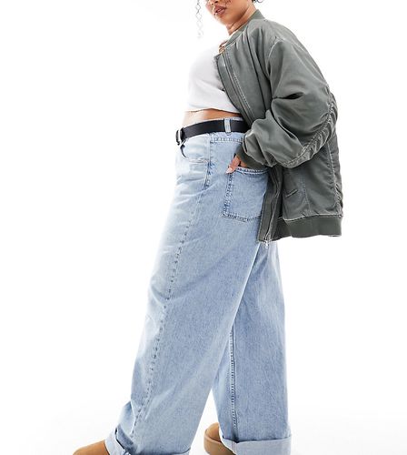 ASOS DESIGN Curve - Jeans larghi chiaro con risvolto ampio - ASOS Curve - Modalova