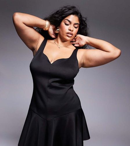 ASOS DESIGN Curve - Robe courte et structurée avec ourlet à basque et décolleté en caur - Asos Curve - Modalova