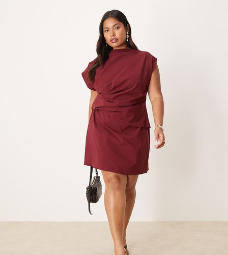 ASOS DESIGN Curve - Robe plissée courte en bengaline avec col montant - Bordeaux - Asos Curve - Modalova